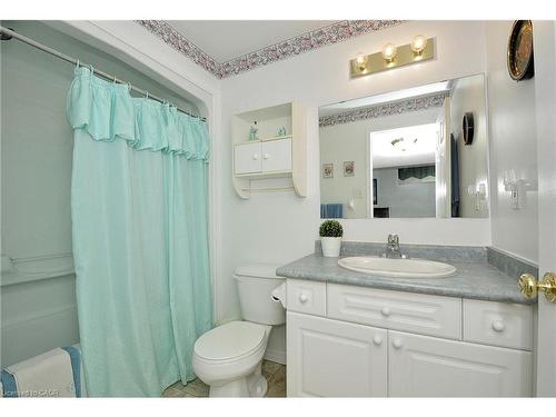 80 Hawkins Drive, Cambridge, ON - Indoor Photo Showing Bathroom