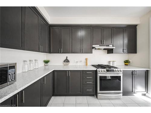 18 Talence Drive, Hamilton, ON - Indoor Photo Showing Kitchen With Upgraded Kitchen