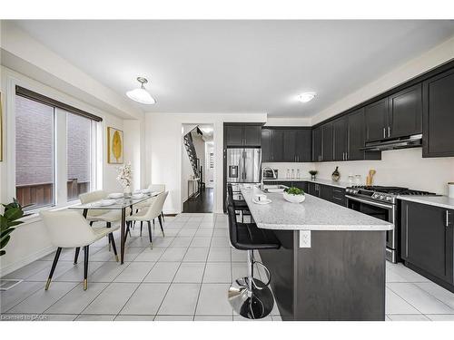 18 Talence Drive, Hamilton, ON - Indoor Photo Showing Kitchen With Upgraded Kitchen