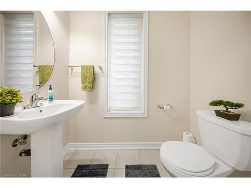 18 Talence Drive, Hamilton, ON - Indoor Photo Showing Bathroom