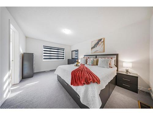 18 Talence Drive, Hamilton, ON - Indoor Photo Showing Bedroom