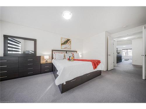 18 Talence Drive, Hamilton, ON - Indoor Photo Showing Bedroom