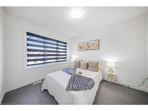 18 Talence Drive, Hamilton, ON - Indoor Photo Showing Bedroom