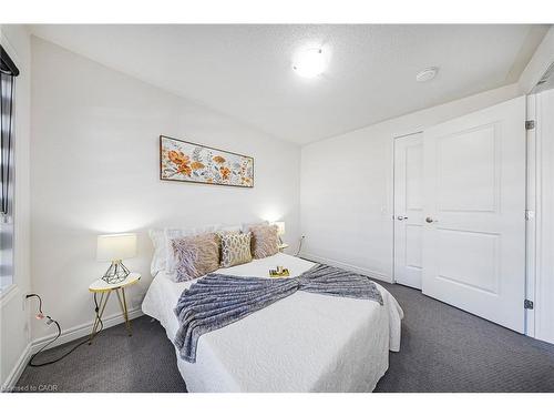 18 Talence Drive, Hamilton, ON - Indoor Photo Showing Bedroom