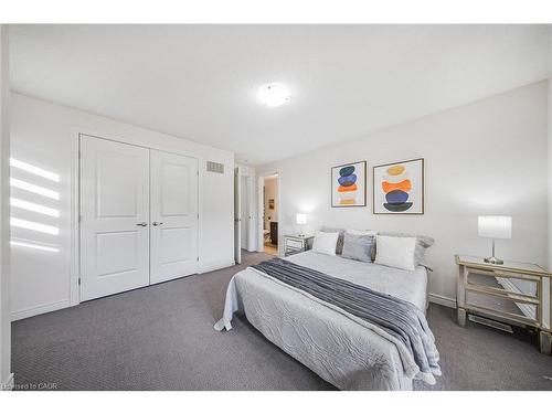 18 Talence Drive, Hamilton, ON - Indoor Photo Showing Bedroom