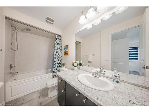 18 Talence Drive, Hamilton, ON - Indoor Photo Showing Bathroom