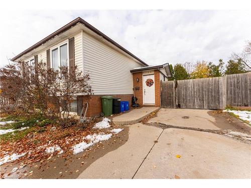 2-185 Bellingham Drive, Hamilton, ON - Outdoor