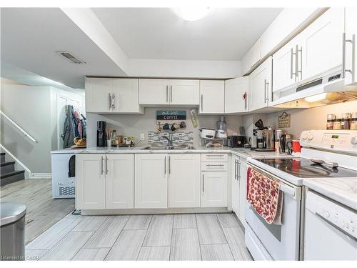 2-185 Bellingham Drive, Hamilton, ON - Indoor Photo Showing Kitchen