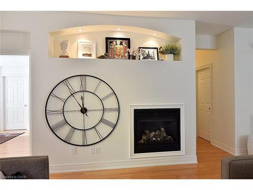 35 Riding Park Place, Dundas, ON - Indoor With Fireplace