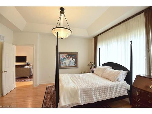 35 Riding Park Place, Dundas, ON - Indoor Photo Showing Bedroom