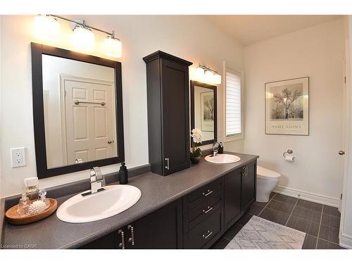 35 Riding Park Place, Dundas, ON - Indoor Photo Showing Bathroom