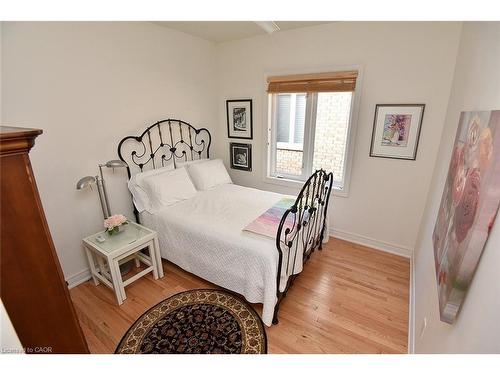 35 Riding Park Place, Dundas, ON - Indoor Photo Showing Bedroom