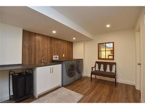 35 Riding Park Place, Dundas, ON - Indoor Photo Showing Laundry Room