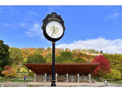 35 Riding Park Place, Dundas, ON - Outdoor