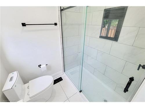 51 West Avenue N, Hamilton, ON - Indoor Photo Showing Bathroom