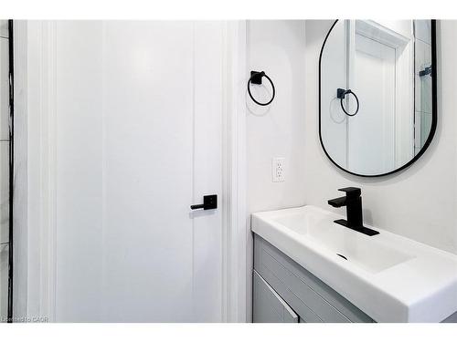 51 West Avenue N, Hamilton, ON - Indoor Photo Showing Bathroom