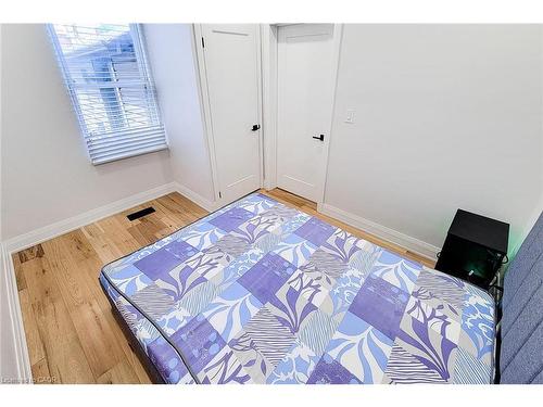 51 West Avenue N, Hamilton, ON - Indoor Photo Showing Bedroom