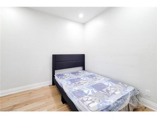 51 West Avenue N, Hamilton, ON - Indoor Photo Showing Bedroom