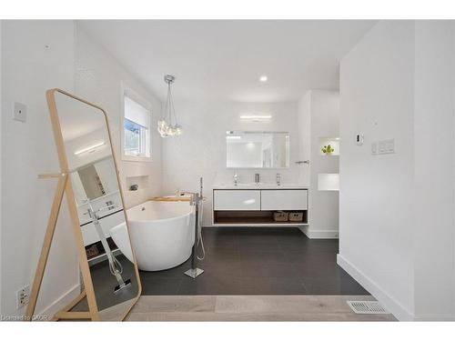548 Box Grove Place, Waterloo, ON - Indoor Photo Showing Bathroom