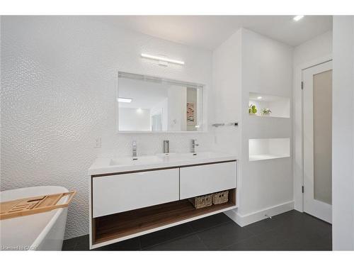 548 Box Grove Place, Waterloo, ON - Indoor Photo Showing Bathroom