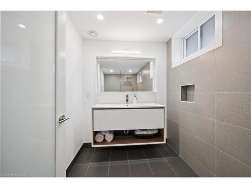 548 Box Grove Place, Waterloo, ON - Indoor Photo Showing Bathroom