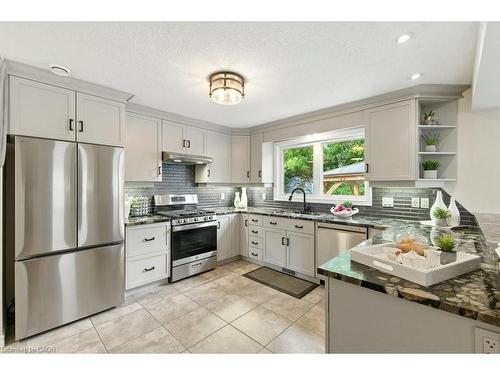 120 Spencer Drive, Elora, ON - Indoor Photo Showing Kitchen With Upgraded Kitchen