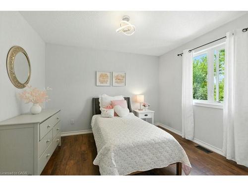 120 Spencer Drive, Elora, ON - Indoor Photo Showing Bedroom