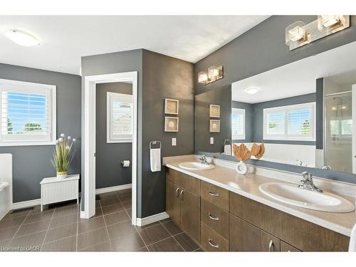 120 Spencer Drive, Elora, ON - Indoor Photo Showing Bathroom