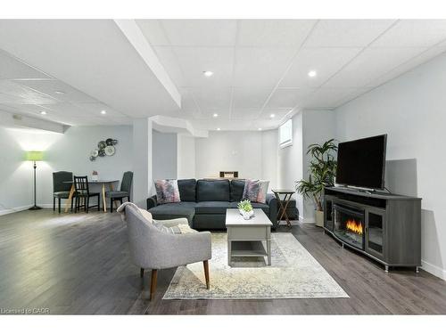 120 Spencer Drive, Elora, ON - Indoor Photo Showing Living Room