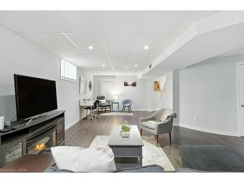 120 Spencer Drive, Elora, ON - Indoor Photo Showing Living Room