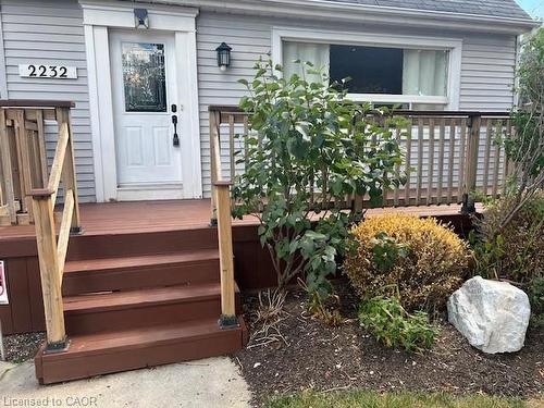 2232 Queensway Street  Burlington, ON L7R 3T1