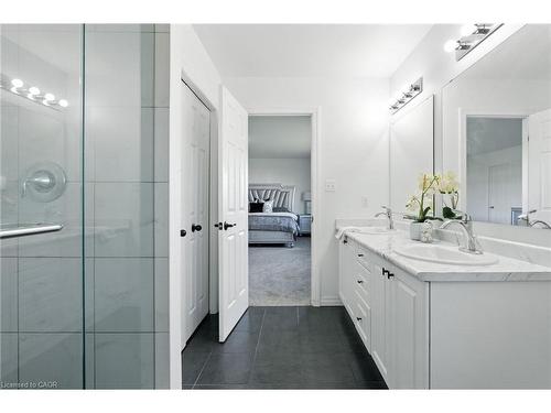 409 Freure Drive, Cambridge, ON - Indoor Photo Showing Bathroom