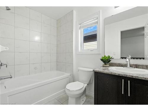 409 Freure Drive, Cambridge, ON - Indoor Photo Showing Bathroom