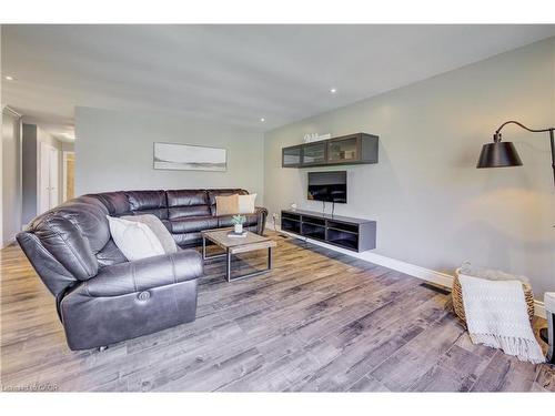 127 Jansen Avenue, Kitchener, ON - Indoor Photo Showing Living Room