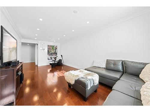 46 Novoco Drive, Hamilton, ON - Indoor Photo Showing Living Room