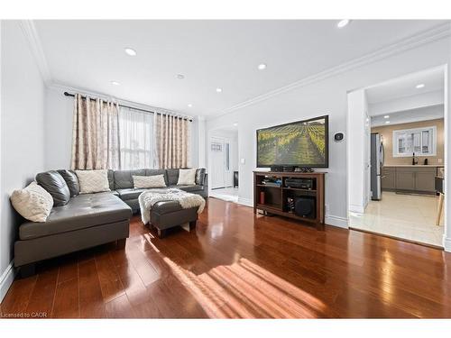 46 Novoco Drive, Hamilton, ON - Indoor Photo Showing Living Room