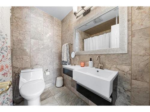 46 Novoco Drive, Hamilton, ON - Indoor Photo Showing Bathroom
