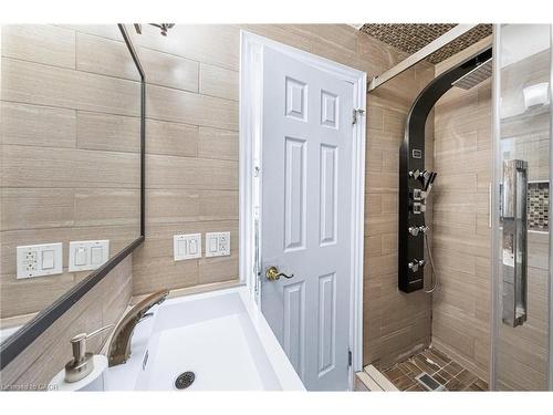 46 Novoco Drive, Hamilton, ON - Indoor Photo Showing Bathroom