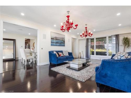 1073 N Service Road, Hamilton, ON - Indoor Photo Showing Living Room