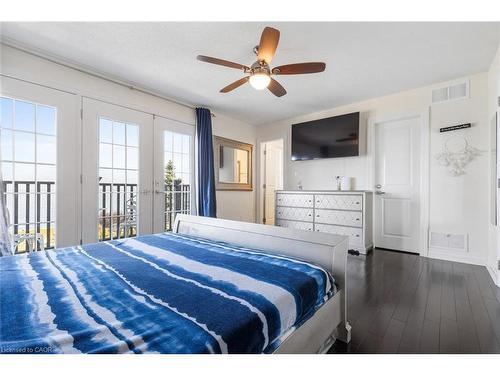 1073 N Service Road, Hamilton, ON - Indoor Photo Showing Bedroom