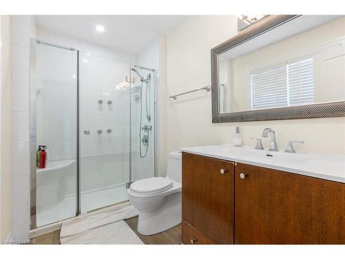 1073 N Service Road, Hamilton, ON - Indoor Photo Showing Bathroom