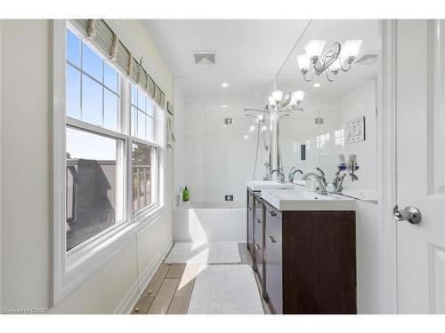 1073 N Service Road, Hamilton, ON - Indoor Photo Showing Bathroom