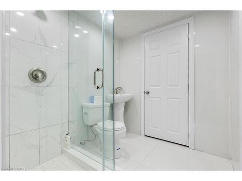 1073 N Service Road, Hamilton, ON - Indoor Photo Showing Bathroom