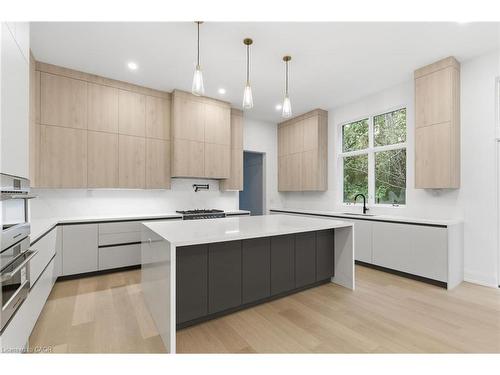 135 Secord Lane, Burlington, ON - Indoor Photo Showing Kitchen