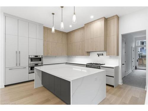135 Secord Lane, Burlington, ON - Indoor Photo Showing Kitchen With Upgraded Kitchen