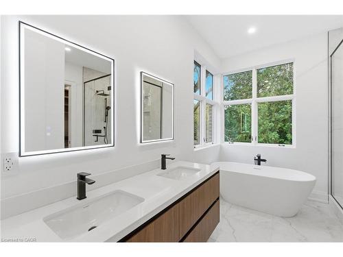 135 Secord Lane, Burlington, ON - Indoor Photo Showing Bathroom