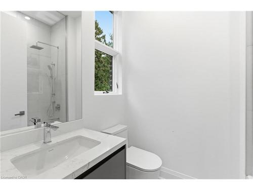 135 Secord Lane, Burlington, ON - Indoor Photo Showing Bathroom