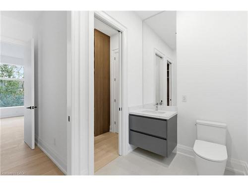 135 Secord Lane, Burlington, ON - Indoor Photo Showing Bathroom