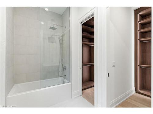 135 Secord Lane, Burlington, ON - Indoor Photo Showing Bathroom