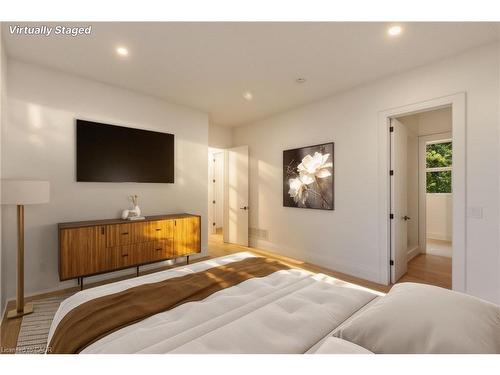135 Secord Lane, Burlington, ON - Indoor Photo Showing Bedroom